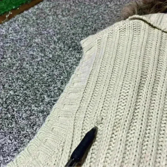 Croft & Barrow Cardigan Sweater M Tan Button Up Sash Faux Fur Collar Sleeveless - Picture 3 of 10